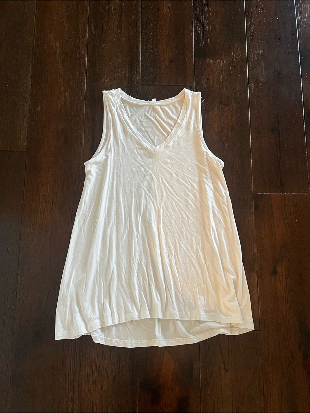 Women's White V-Neck Sleeveless Tank Top